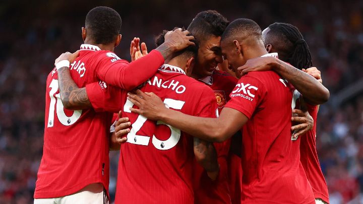 Manchester United back in Champions League with rout of Chelsea