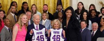 LSU's Sa'Myah Smith faints during White House ceremony