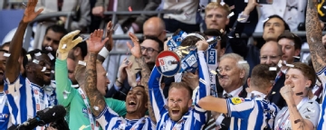 Sheff Wed promoted in wild League One finale