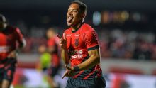Vitor Roque sofreu contra o Flamengo na base, levou até caneta e foi ofuscado por joias rubro-negras