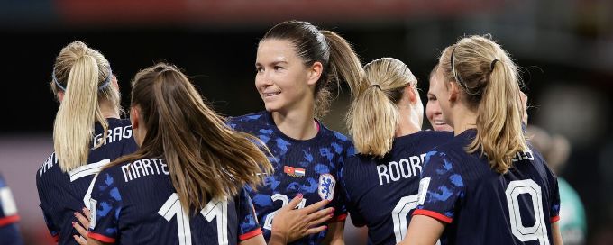 Netherlands rout Vietnam 7-0 to advance as WWC group winners
