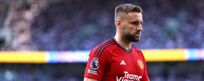 Manchester United's Luke Shaw could be done for season - source