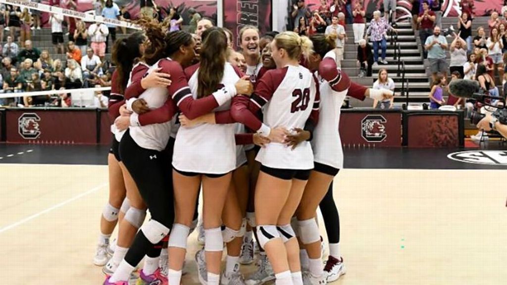 Gamecocks' career highs overwhelm Miami in five sets