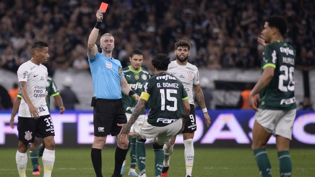 El árbitro Corinthians x Palmeiras explica en pocas palabras la expulsión de Murilo