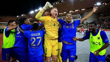 Nice snatch last-gasp win over Monaco to top Ligue 1 standings