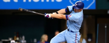 Rangers finish sweep of M's, lead AL West by 2.5