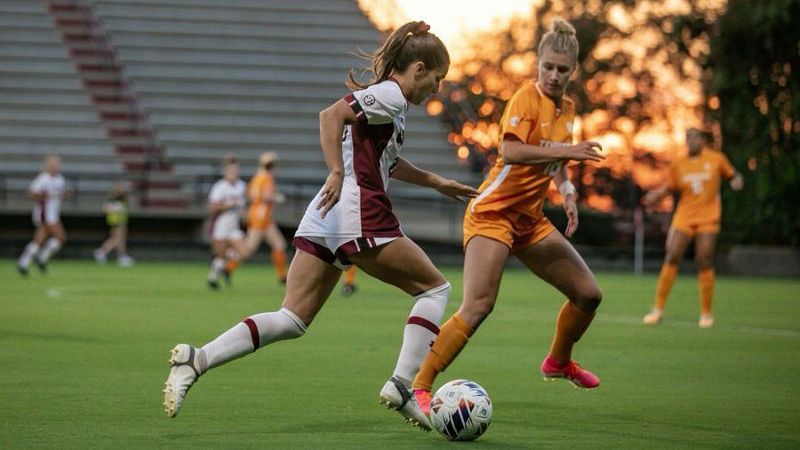 No. 7 Gamecocks' last-minute equalizer ties Tennessee