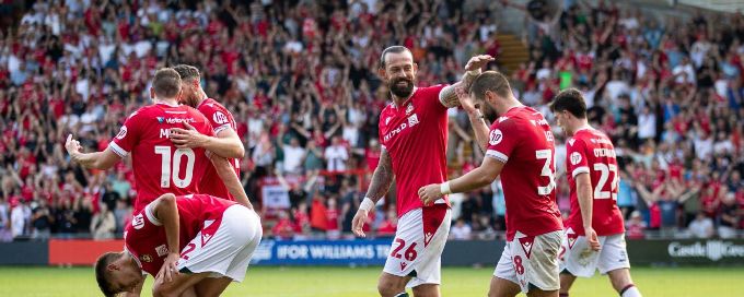 10-man Wrexham net last-minute equaliser to rescue 3-3 draw