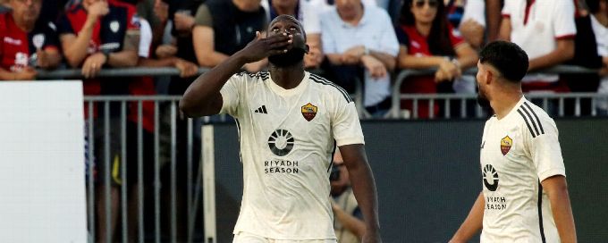 Lukaku nets two as Roma ease pressure on Mourinho with win