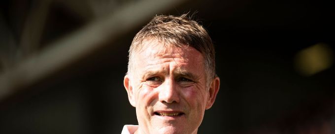 Wrexham score two late goals to secure dramatic 3-2 win over Salford
