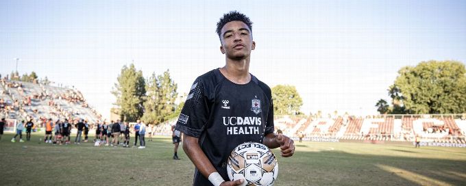 Da'vian Kimbrough, 13, is more than America's youngest pro