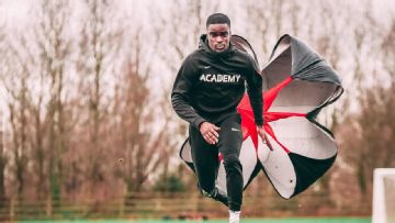 British-Nigerian DB Timi Oke takes his soccer speed and skills to Northwestern football