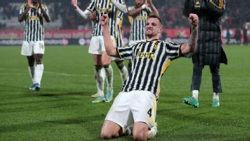 Juventus go top with late Gatti winner at Monza