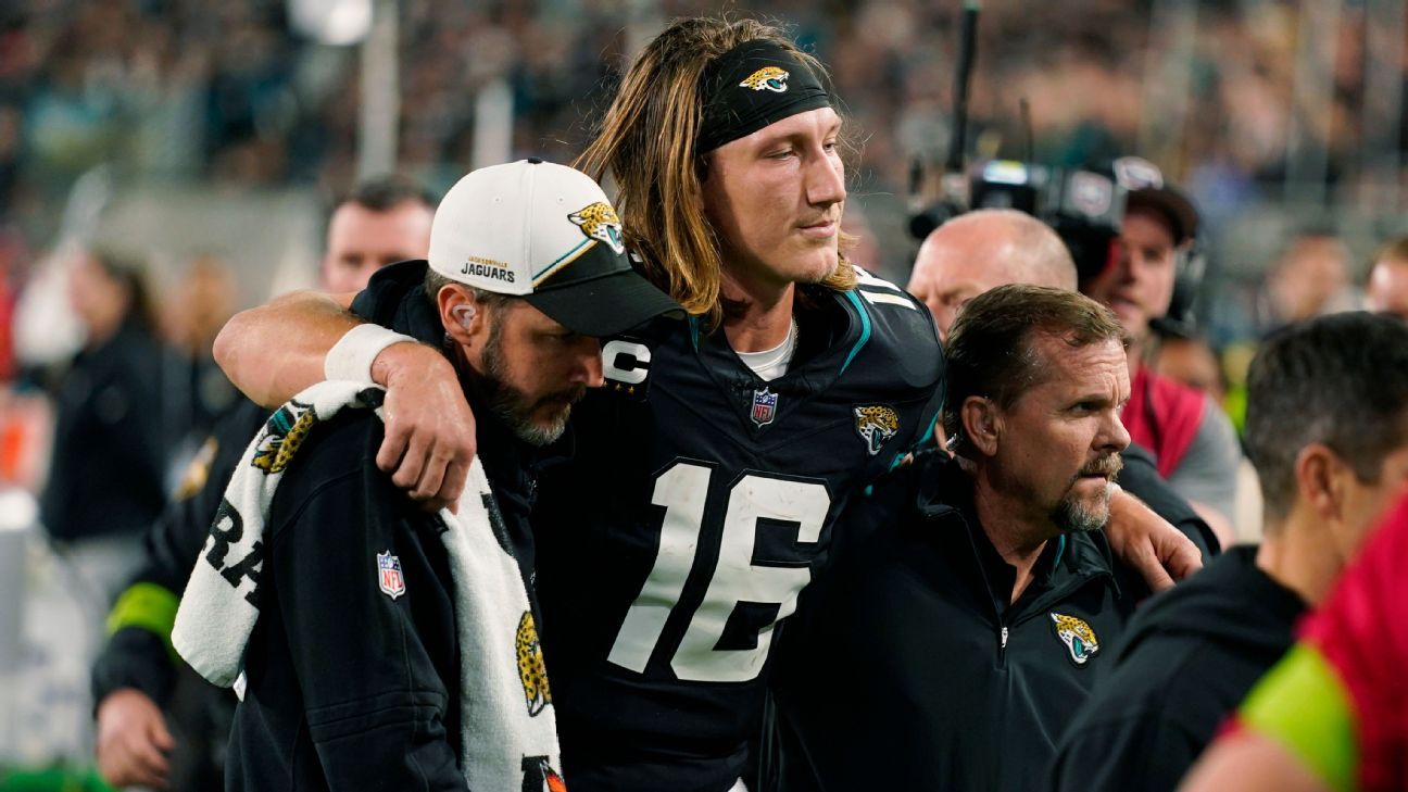 In “MNF,” the Jaguars lose Trevor Lawrence to injury