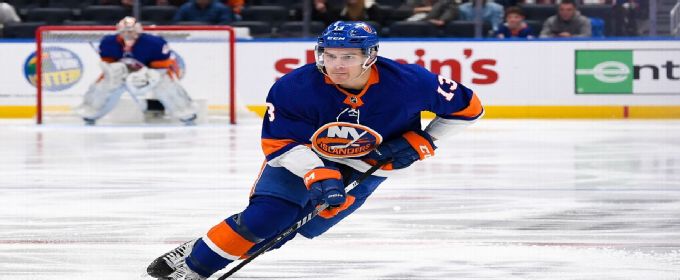 Islanders' Patrick Roy benches tardy Mathew Barzal vs. Canes