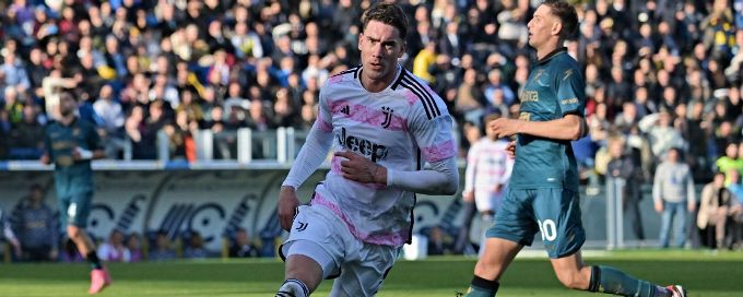 Vlahović scores winner as Juventus beat Frosinone 2-1