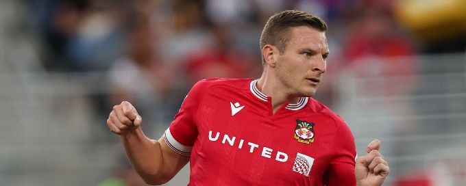 Wrexham score three goals in four minutes in win over Barrow