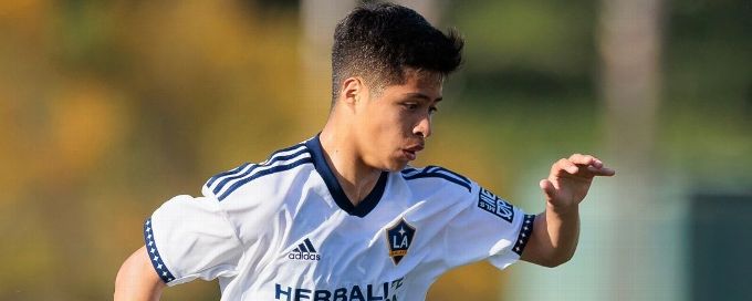 Dual national Alex Alcalá, 18, signs Man City development deal
