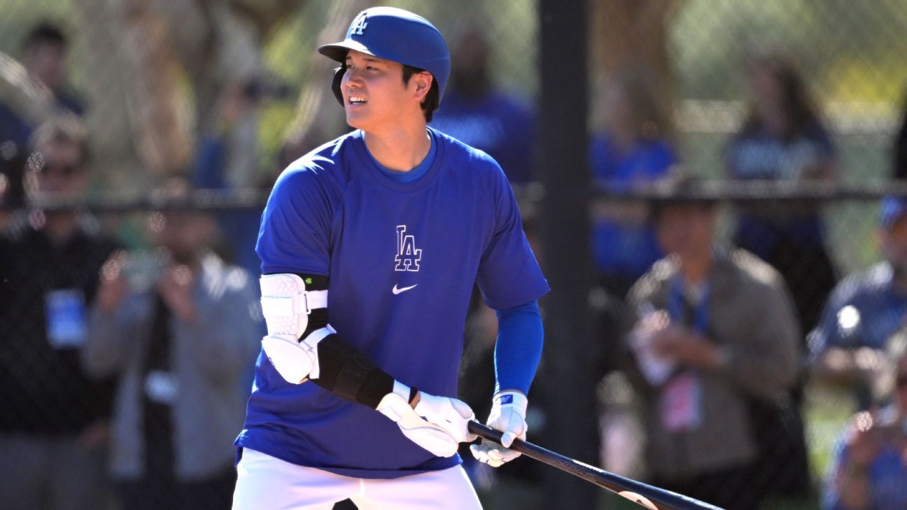 Ohtani homers in his first live BP with Dodgers