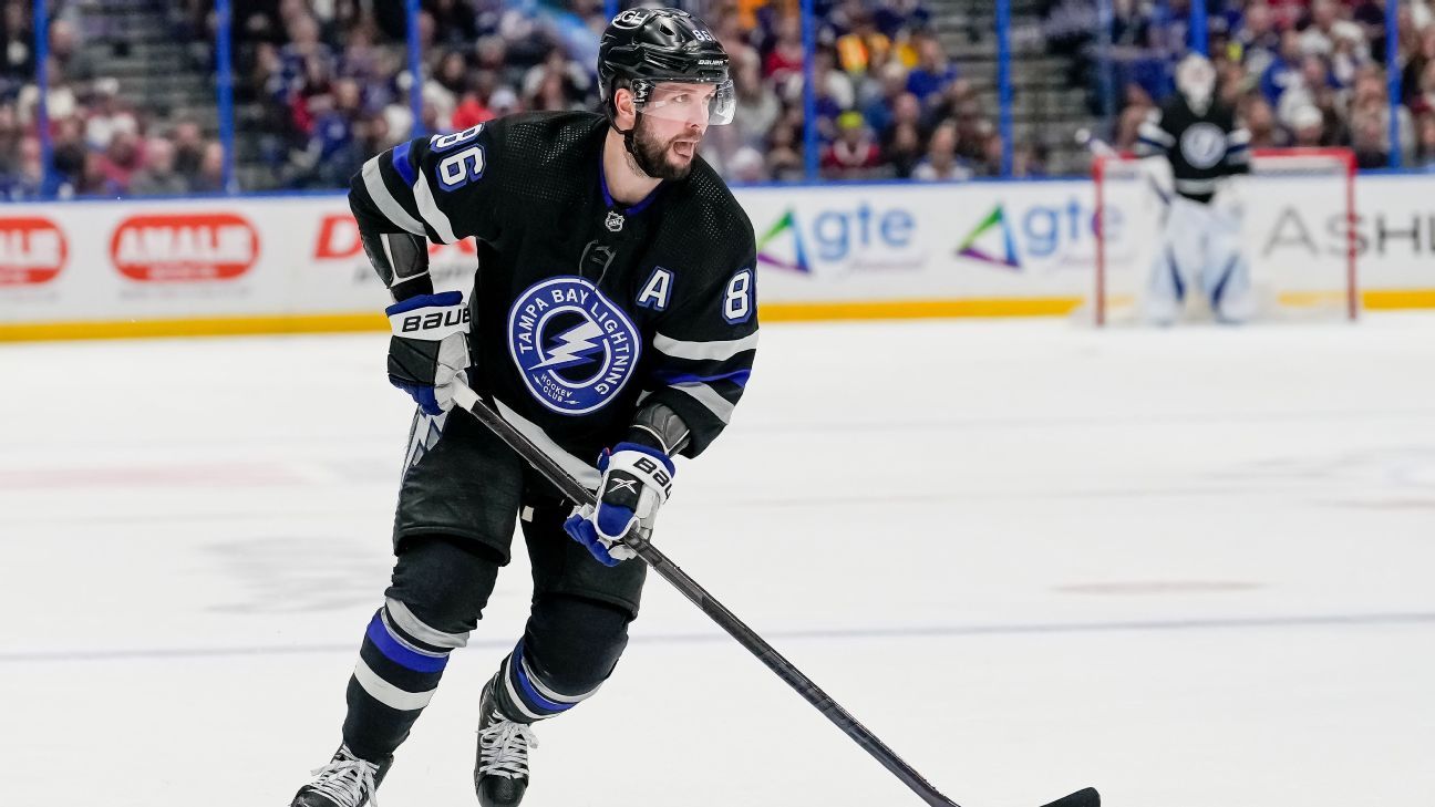 NHL Awards Watch: Kucherov takes the lead for the Hart