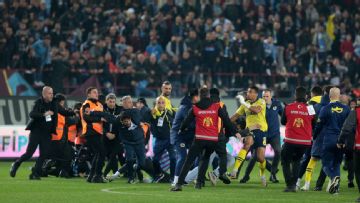 Trabzonspor fans storm pitch, charge players after loss to Fenerbahce