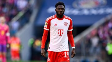 Davies' agent hits back at Bayern's contract 'ultimatum'
