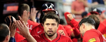 'Electric' d'Arnaud homers 3 times in Braves' win