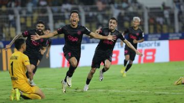 Gone in six minutes: Mumbai's Indians spur injury time comeback to beat Goa in ISL semifinal
