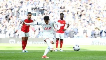Arsenal survive Tottenham fightback to maintain PL title push