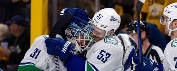 Canucks earn 3rd playoff game win with 3rd different goalie