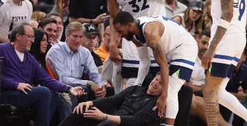 Wolves coach Finch injured in sideline collision