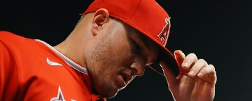 Trout undergoes knee surgery, to start rehab