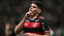Ayrton Lucas é sincero sobre propostas para deixar o Flamengo e diz: 'Vivo aqui todos os dias'
