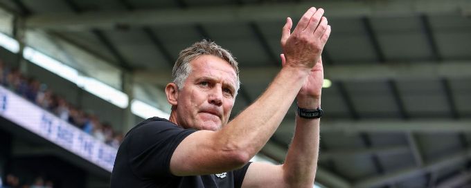 Parkinson 'humbled' to join owners in receiving Wrexham award