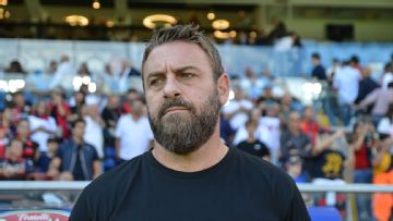 Relegation-threatened Genoa hire De Rossi to replace Vieira
