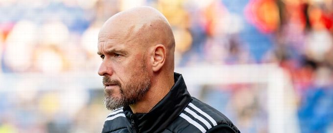 Man United-FC Twente: Erik Ten Hag rues hurting former club
