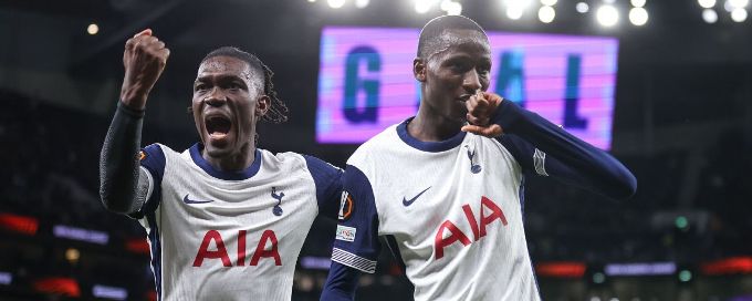Spurs overcome red card, delay to win Europa League opener