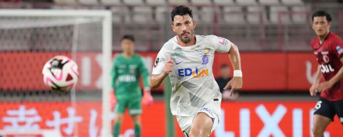 From a sense of adventure, Tolgay Arslan somehow finds himself leading Sanfrecce Hiroshima's J.League title charge