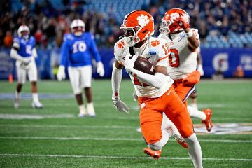 Clemson WR Bryant Wesco Jr. (back) out remainder of season