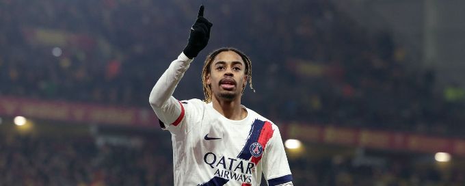 Bradley Barcola scores late winner as PSG beat Lens