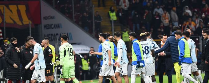 Adana Demirspor walk off pitch after 30 mins in ref protest