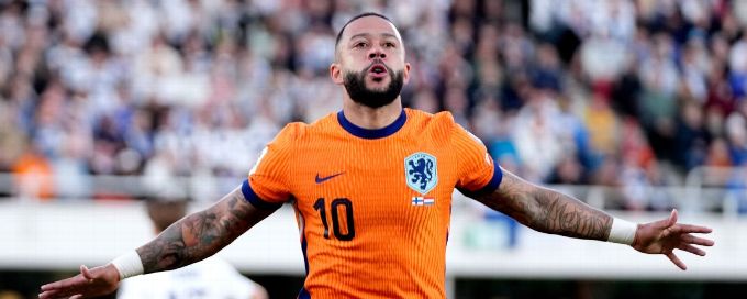 Memphis Depay late for Netherlands camp after passport stolen
