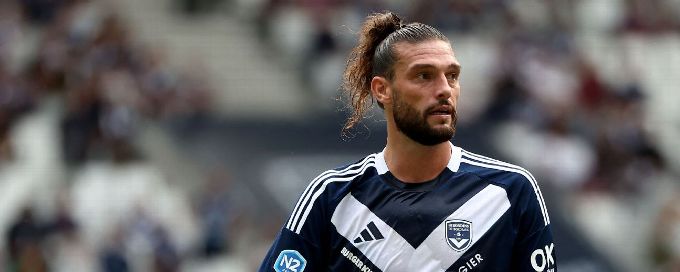 Ex-Liverpool star Carroll joins 6th-tier Dagenham & Redbridge