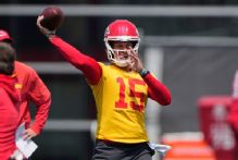 Sources: Mahomes back on field for Chiefs' first OTA practice