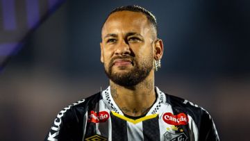 Neymar reasons with upset Santos fans at training ground