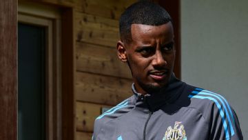 Alexander Isak skips PFA awards amid Liverpool pursuit