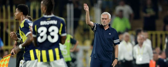 Mourinho's Fenerbahce rallies with 5 goals to beat Feyenoord