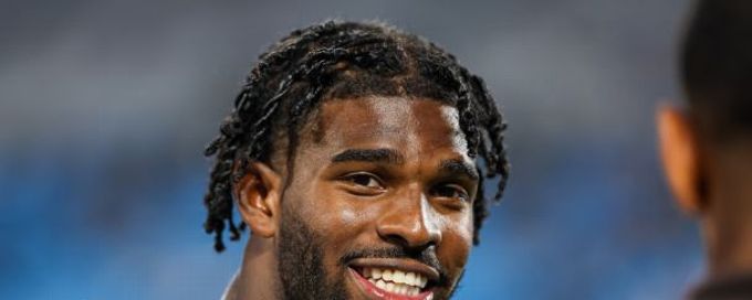 Shedeur Sanders reconnects with official from college debut