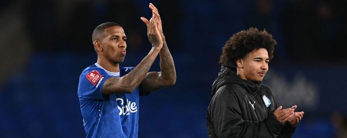 Tyler Young signs for Ipswich, could play alongside father Ashley