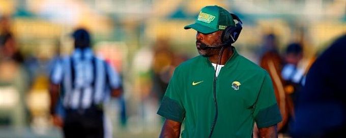 Michael Vick earns first win as Norfolk State coach